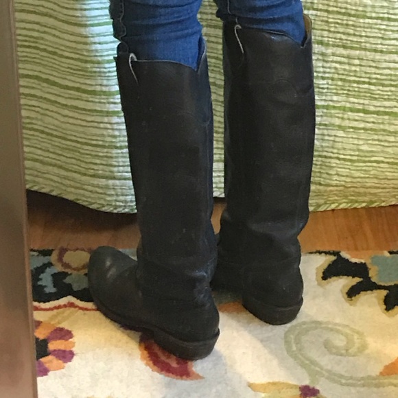 Frye Carson black distressed boot - Picture 3 of 8